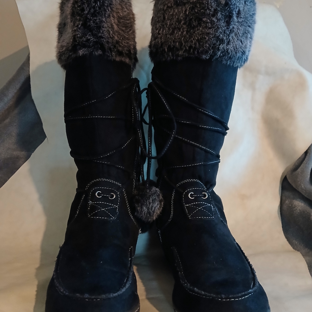 American Eagle Outfitters Black Moccasins with Fur Trim